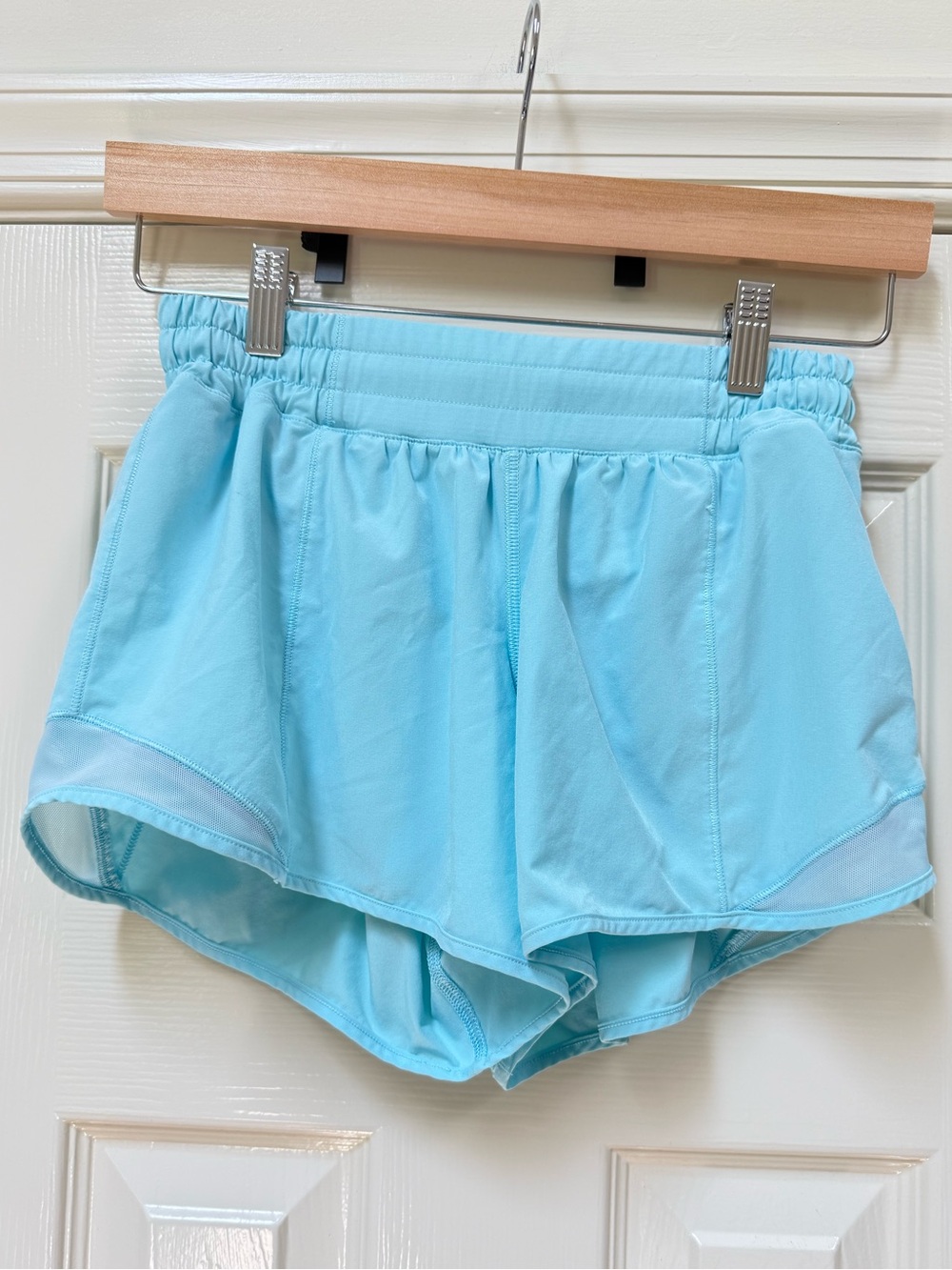Lululemon Women’s Hotty Hot High-Rise Lined Short 2.5” Seafoam Green Size 6 Tall - Picture 2 of 6